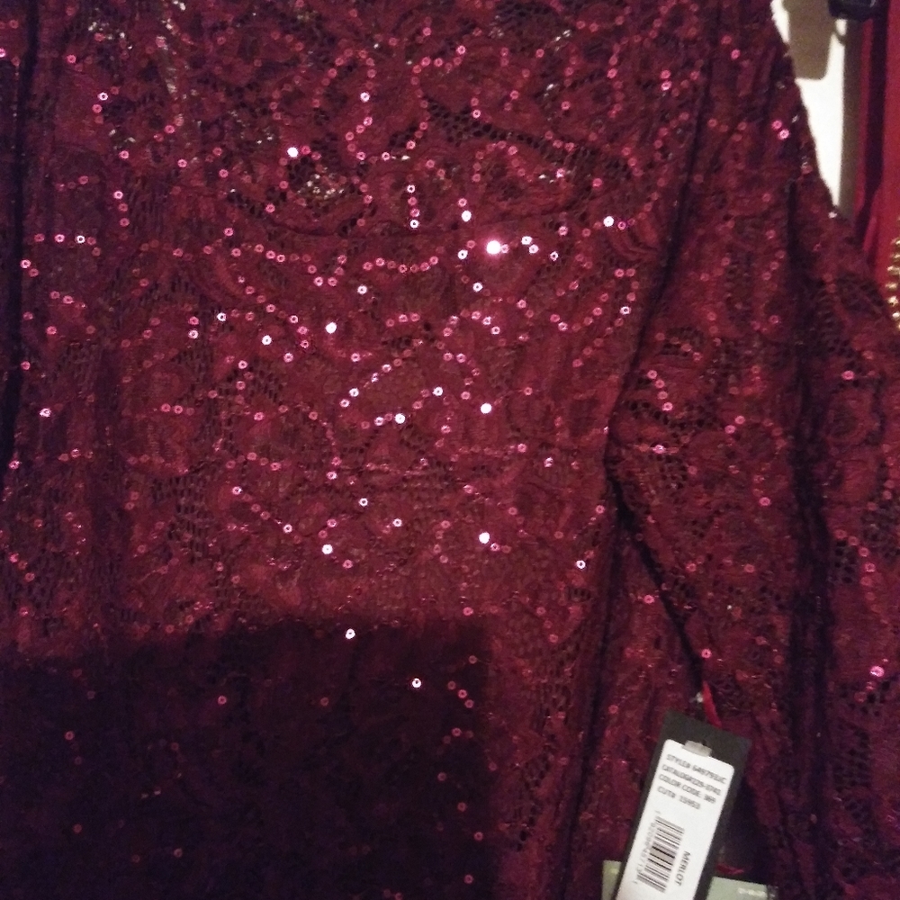 Dresses - Picture 6 of 8